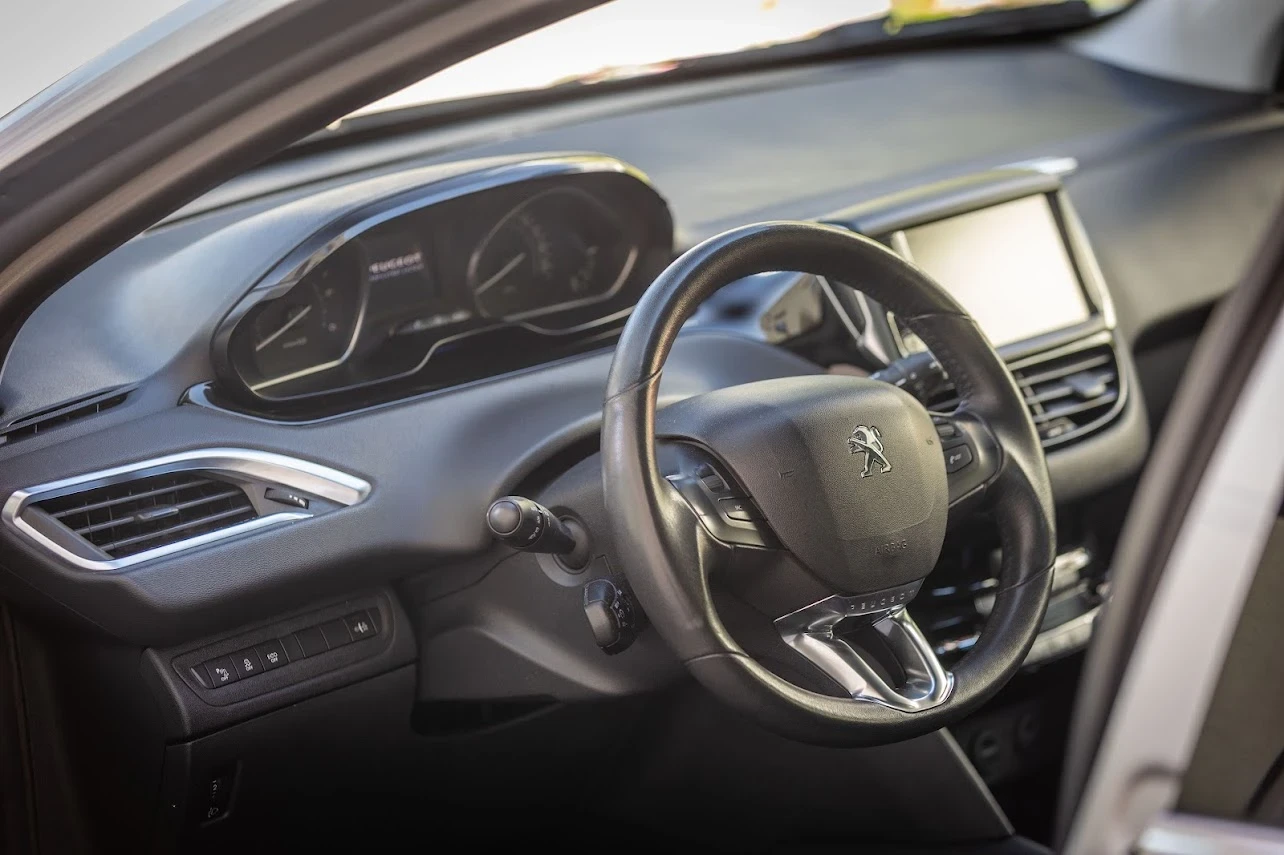 Peugeot 208  - изображение 4