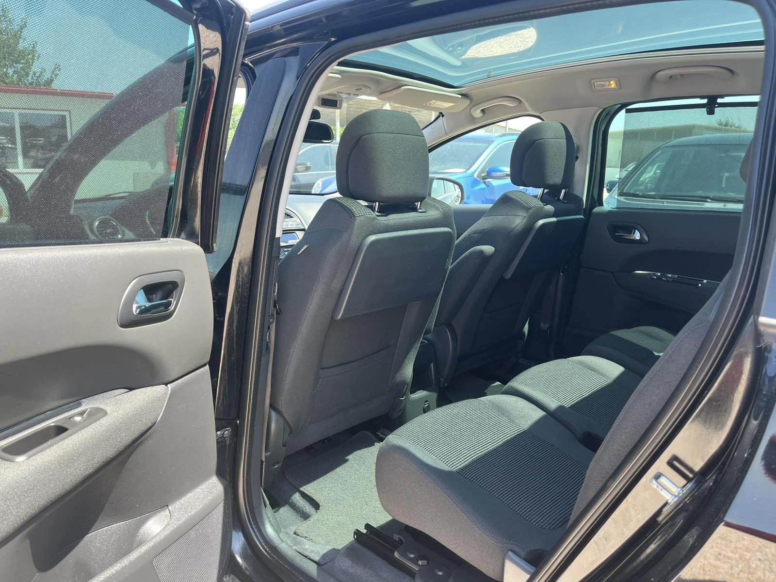 Peugeot 5008 1.6 BLUE HDI ALLURE - изображение 10
