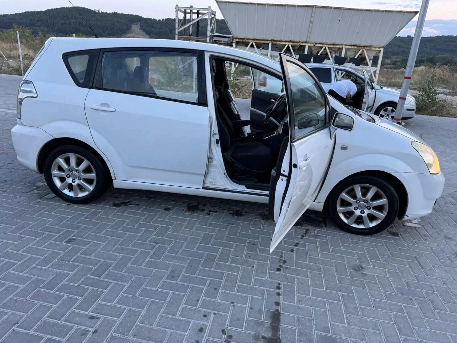 Toyota Corolla verso 2.0 d4d - изображение 4