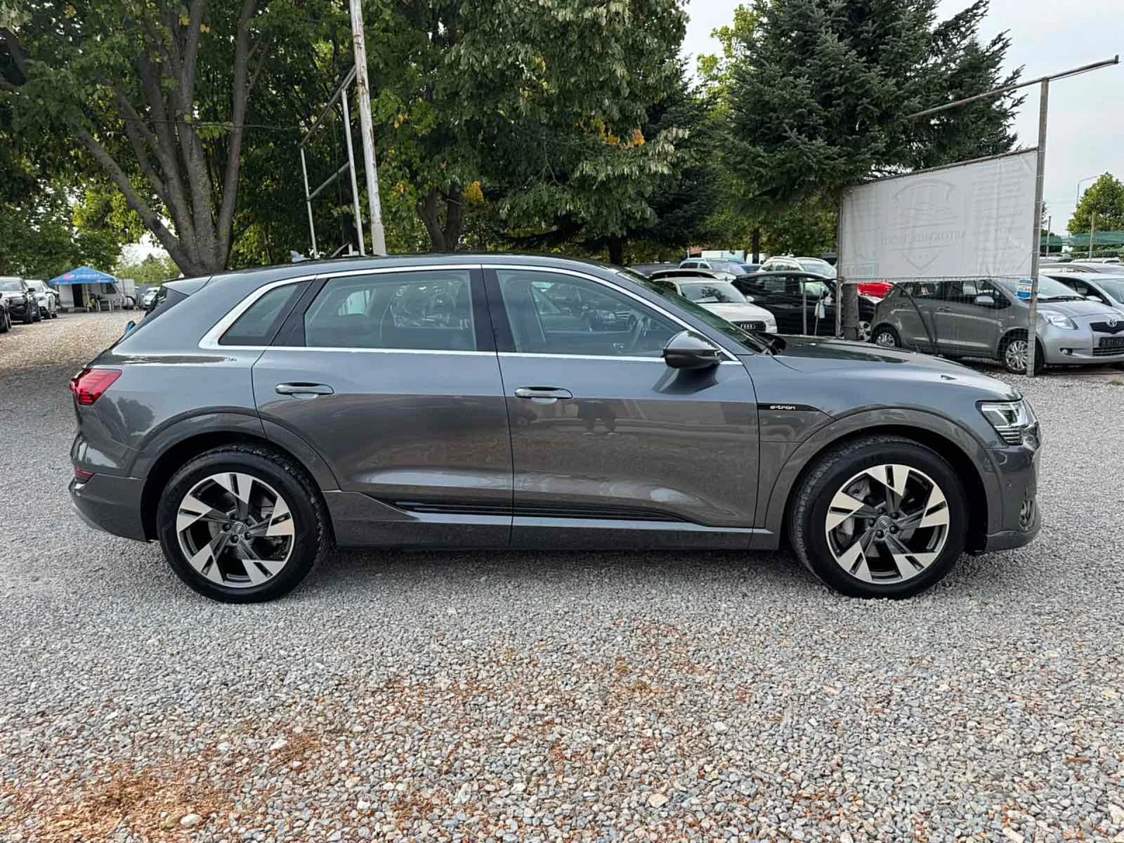Audi E-Tron 55 S-line QUATTRO 408kc/95kw/ФАБРИЧНА ГАРАНЦИЯ - изображение 4