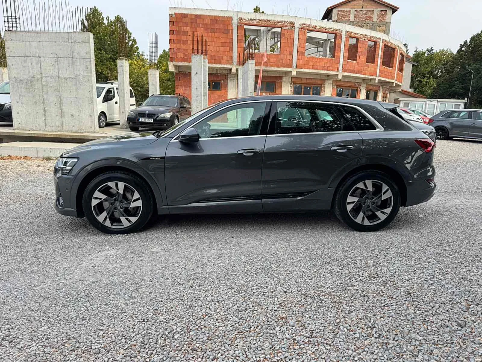Audi E-Tron 55 S-line QUATTRO 408kc/95kw/ФАБРИЧНА ГАРАНЦИЯ - изображение 8