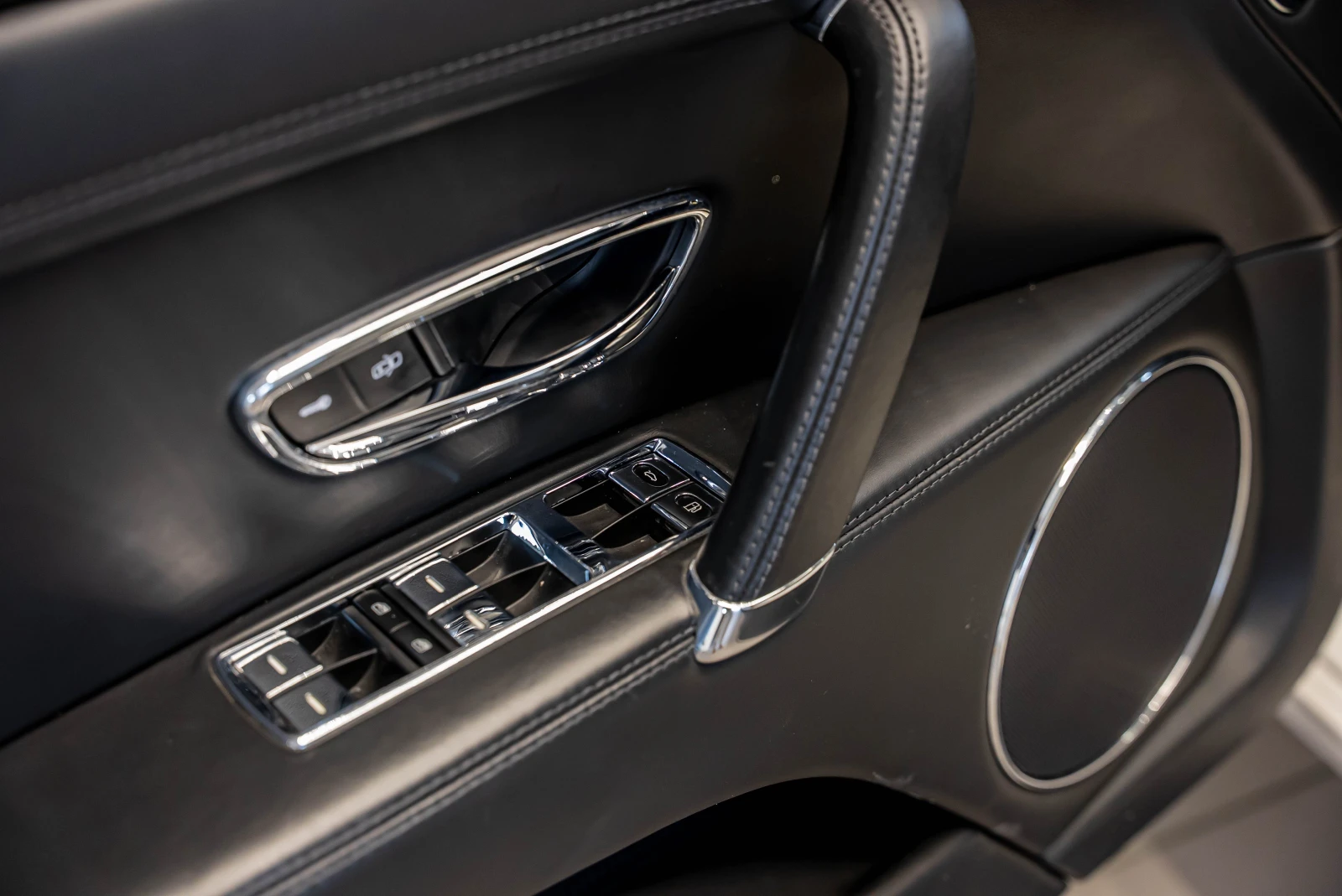 Bentley Flying Spur  V8 - изображение 9