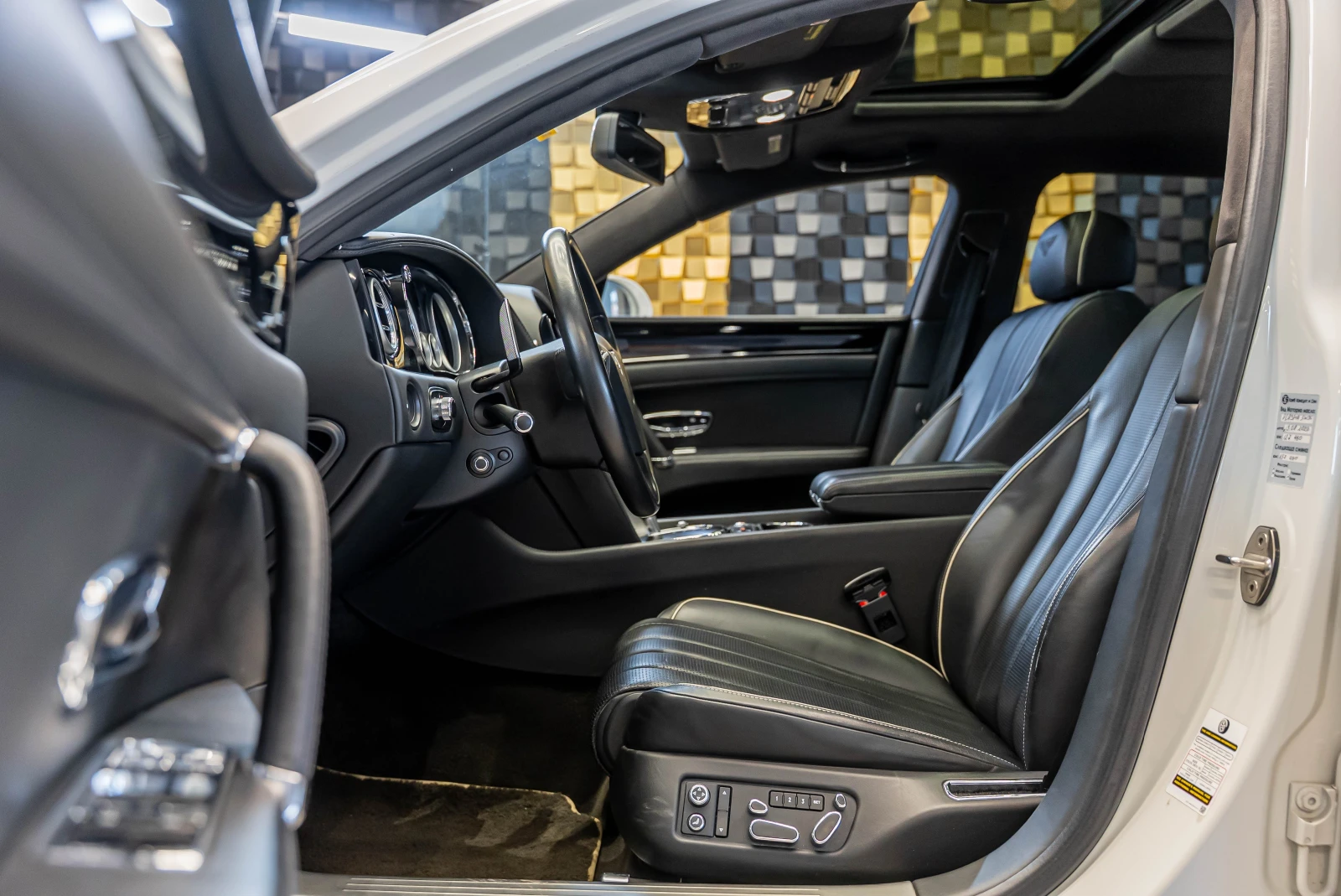 Bentley Flying Spur  V8 - изображение 10