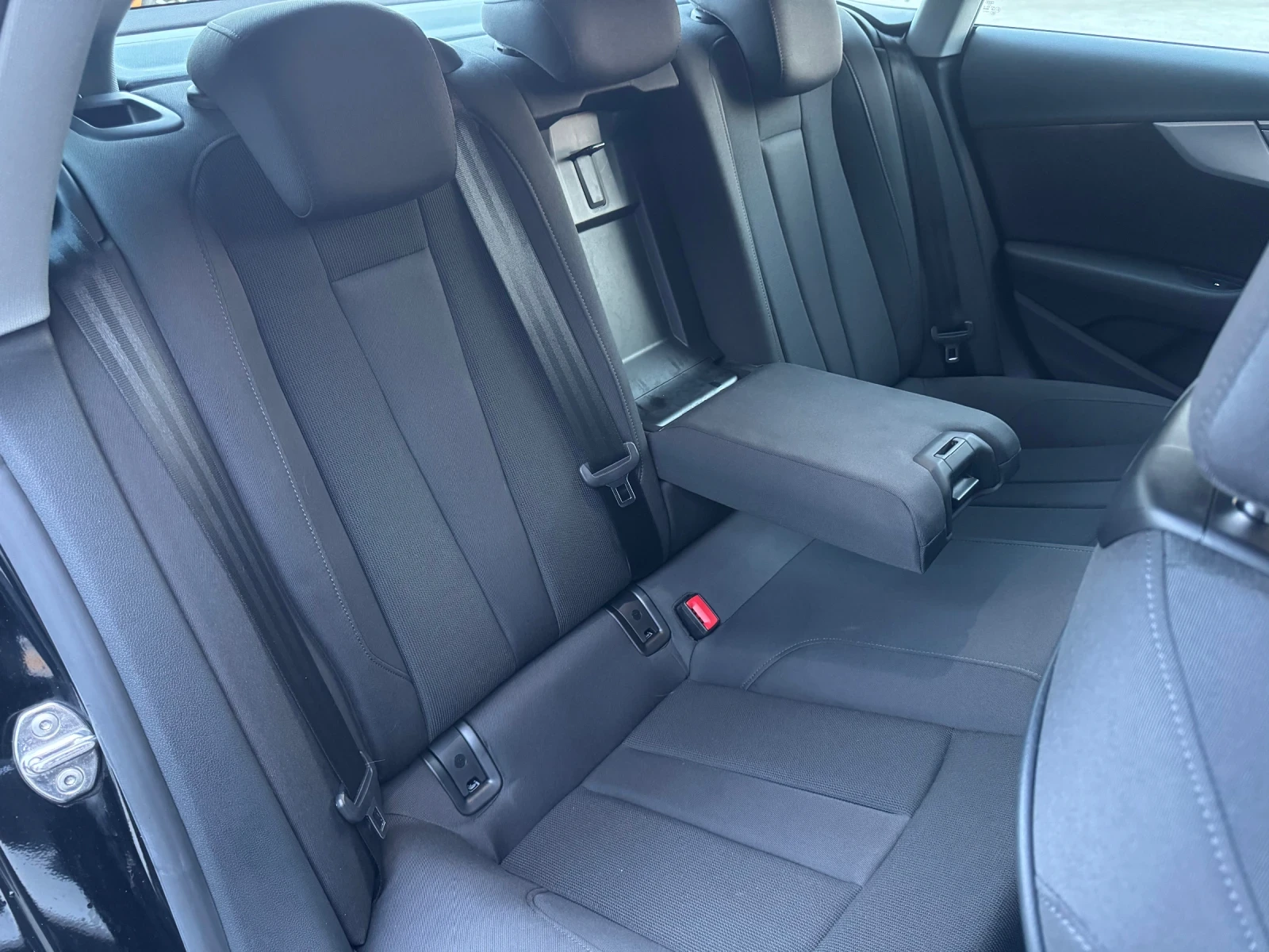 Audi A5 SPORTBACK 2.0 TDI 190 HP QUATTRO S-Tronic УНИКАТ, снимка 11 - Автомобили и джипове - 53880840