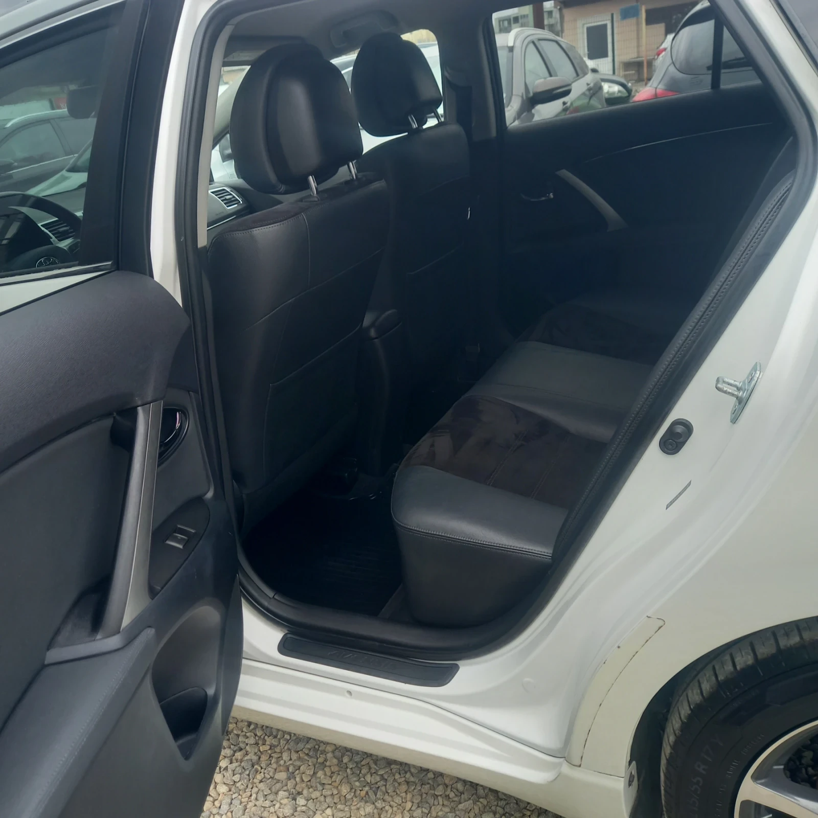 Toyota Avensis 1.8 147 ����  ������ | Mobile.bg � ����������� 13