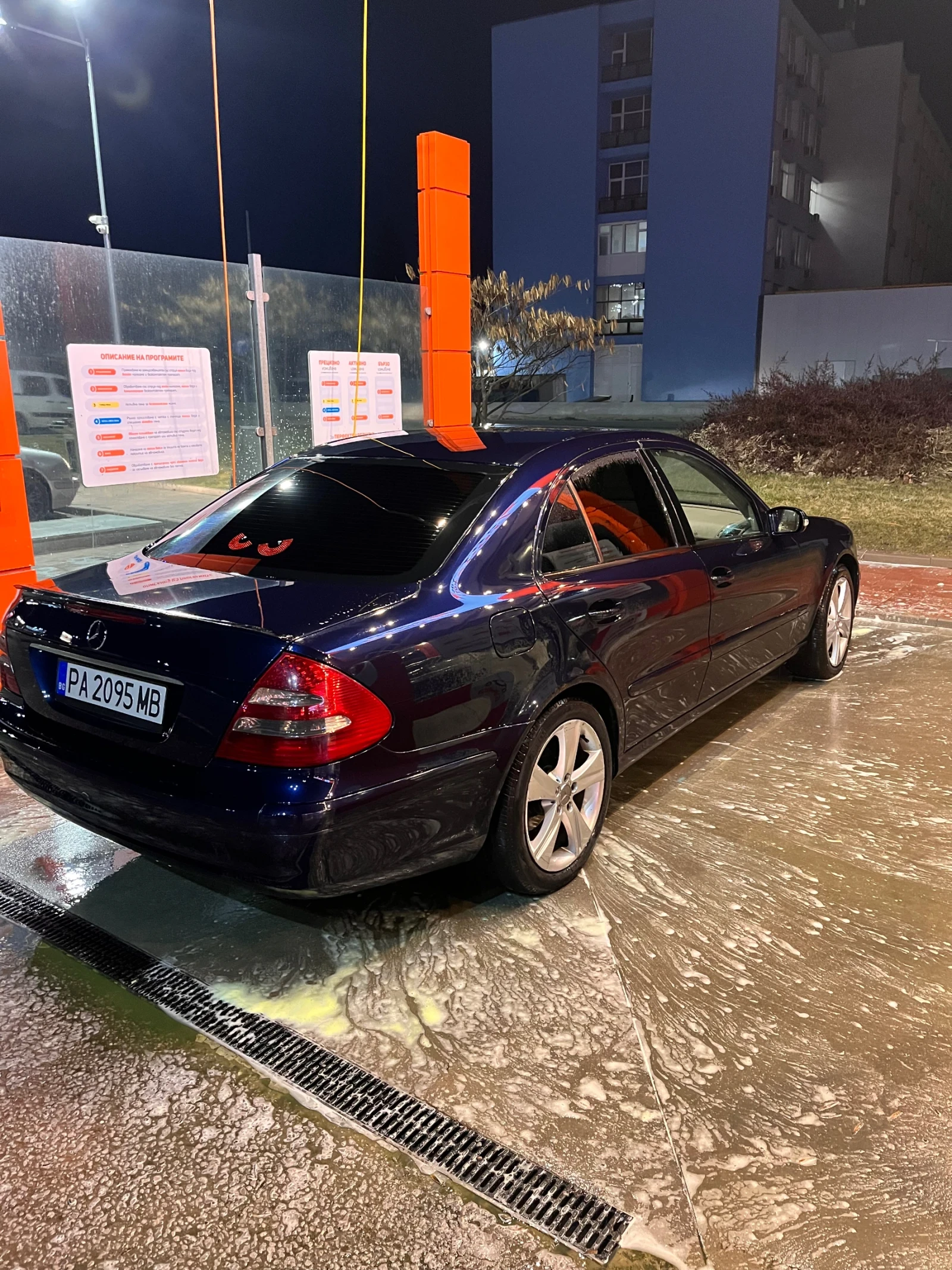 Mercedes-Benz E 220, снимка 2 - Автомобили и джипове - 54315779