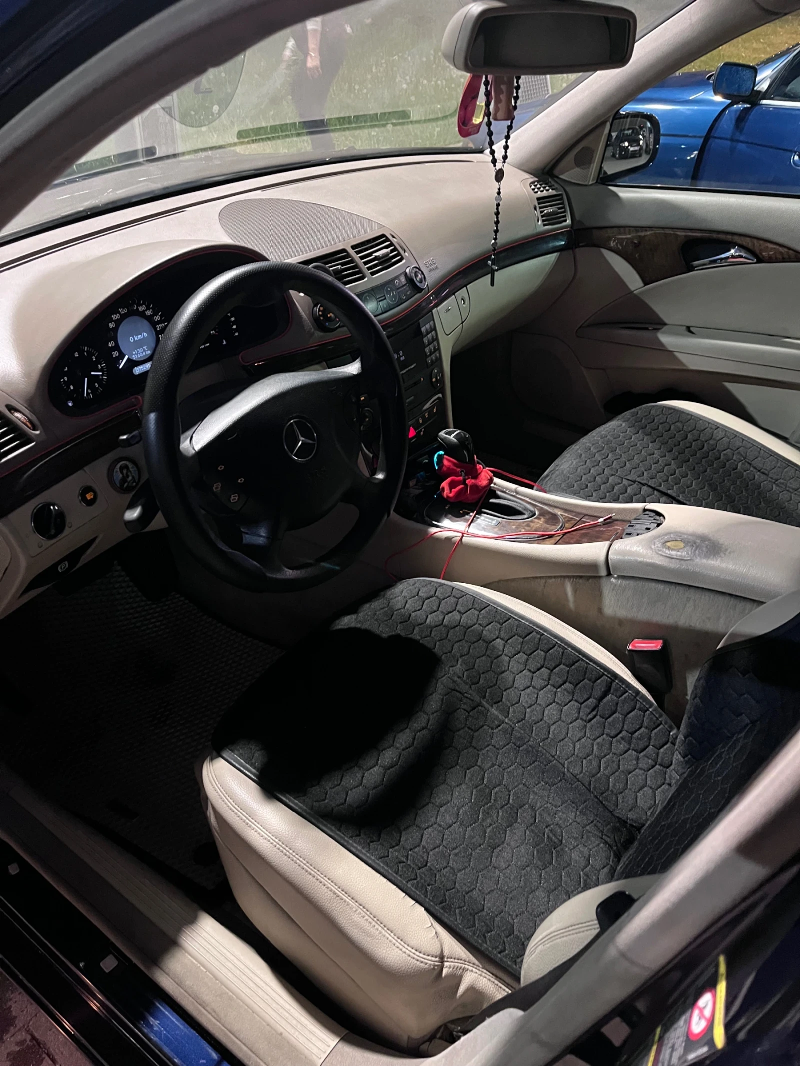 Mercedes-Benz E 220, снимка 8 - Автомобили и джипове - 54315779