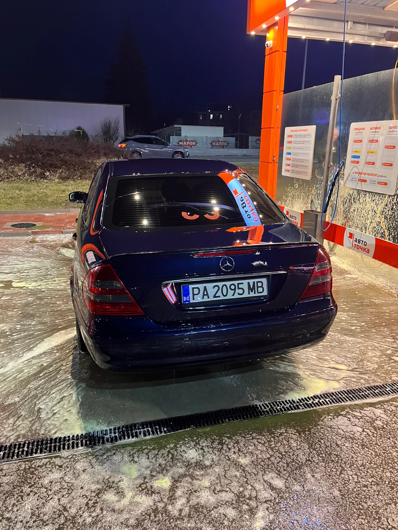 Mercedes-Benz E 220, снимка 3 - Автомобили и джипове - 54315779