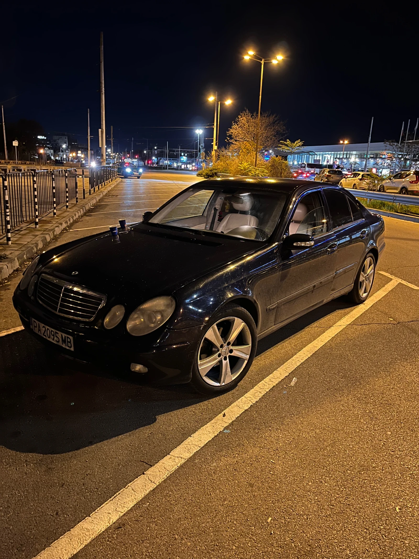 Mercedes-Benz E 220, снимка 5 - Автомобили и джипове - 54315779