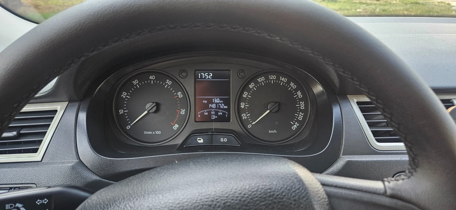 Skoda Rapid 1.2 i, снимка 10 - Автомобили и джипове - 55411286