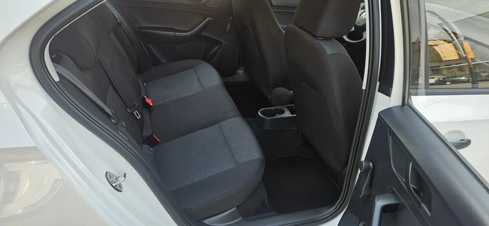 Skoda Rapid 1.2 i, снимка 6 - Автомобили и джипове - 55411286