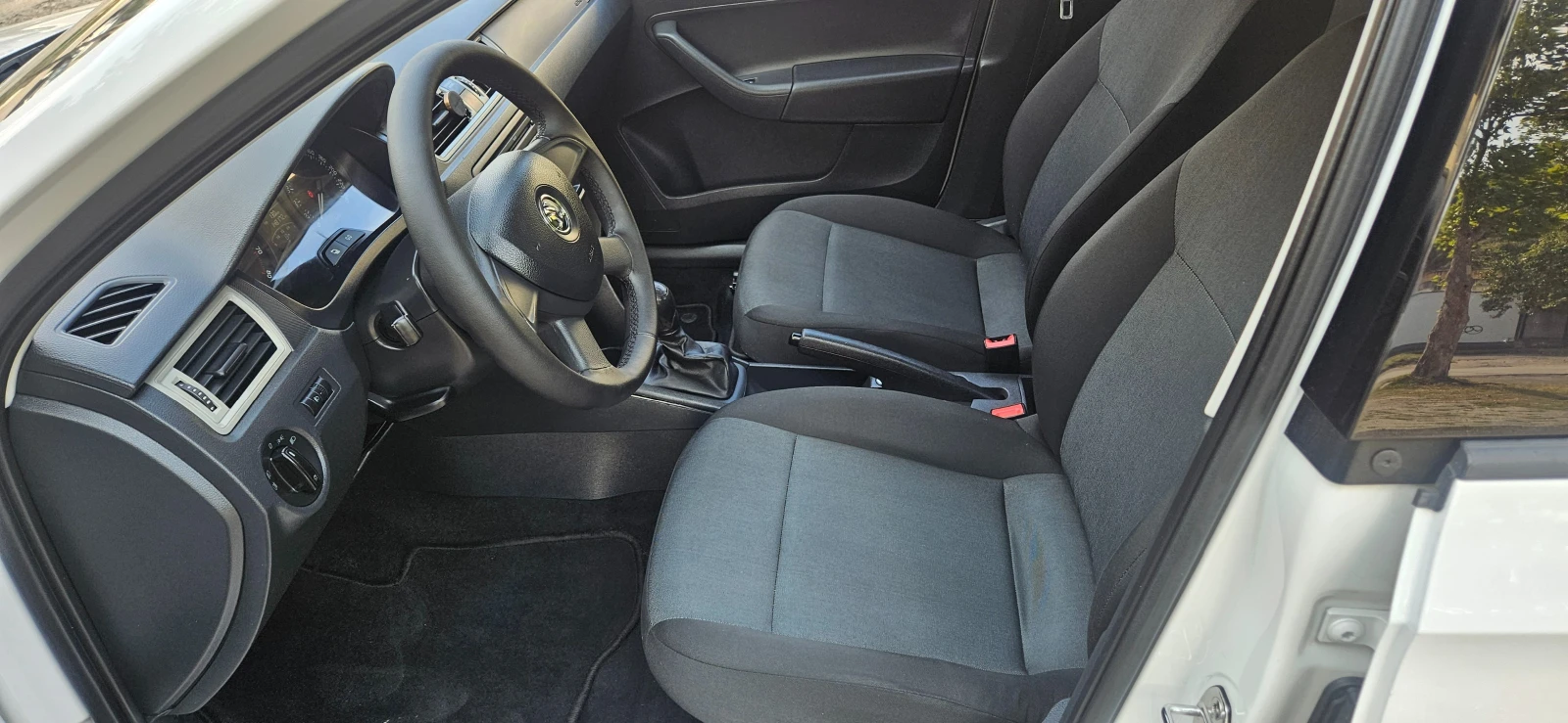 Skoda Rapid 1.2 i, снимка 9 - Автомобили и джипове - 55411286