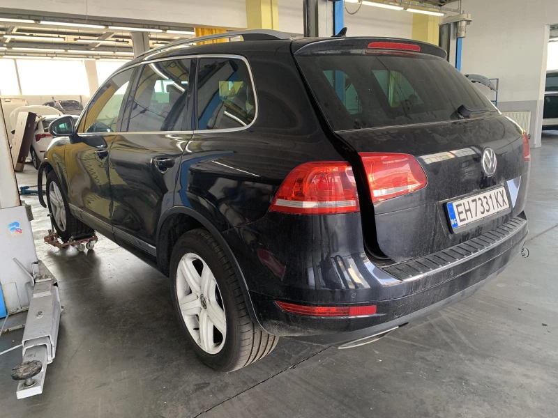 VW Touareg, снимка 6 - Автомобили и джипове - 47343580