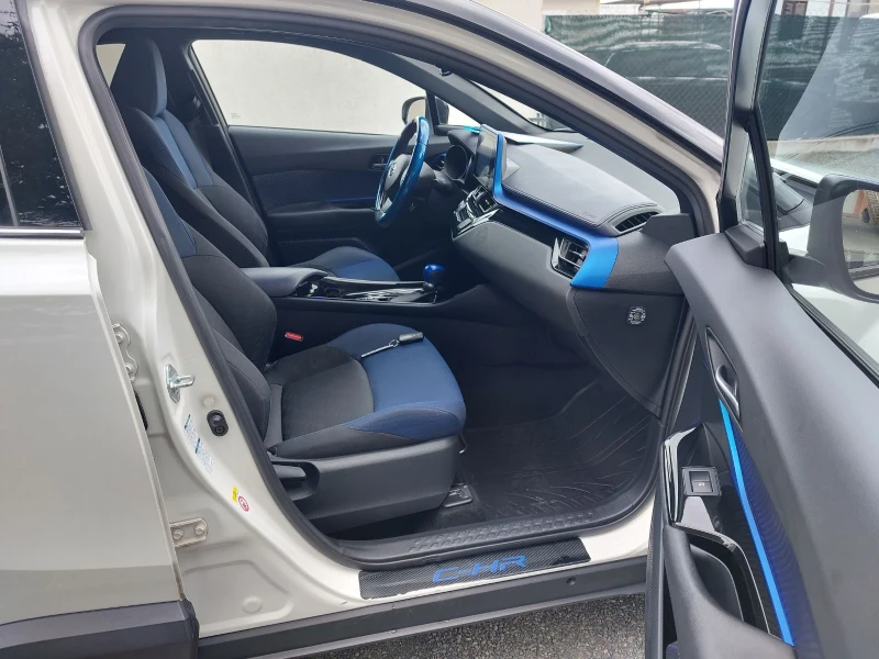 Toyota C-HR 1.6, 4x4, автоматик, снимка 15 - Автомобили и джипове - 52088253