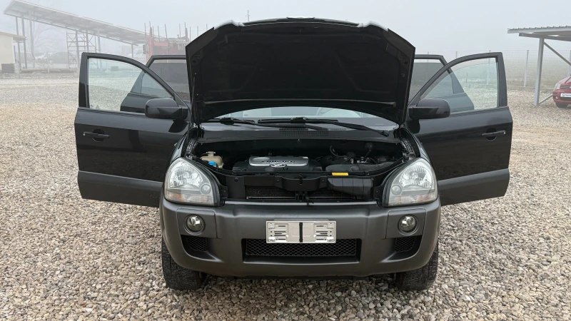 Hyundai Tucson 2.0CRDI/4WD/112кс/5скорости/НОВ ВНОС ОТ ИТАЛИЯ, снимка 8 - Автомобили и джипове - 53122681