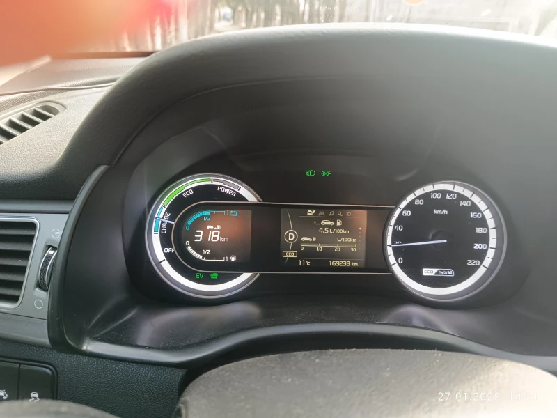 Kia Niro, снимка 10 - Автомобили и джипове - 53265937