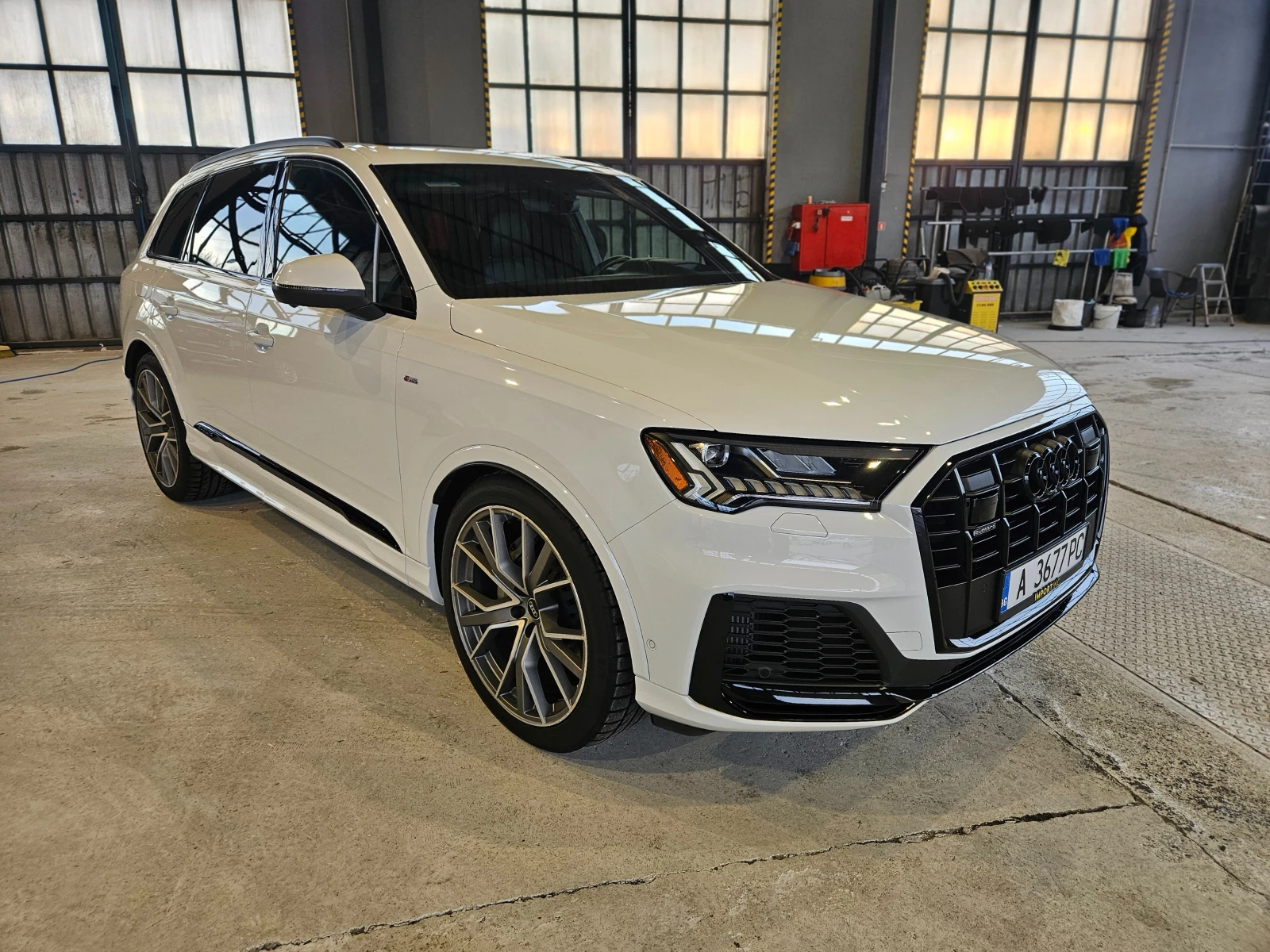 Audi Q7 Technik 69 Хил. Км - изображение 3
