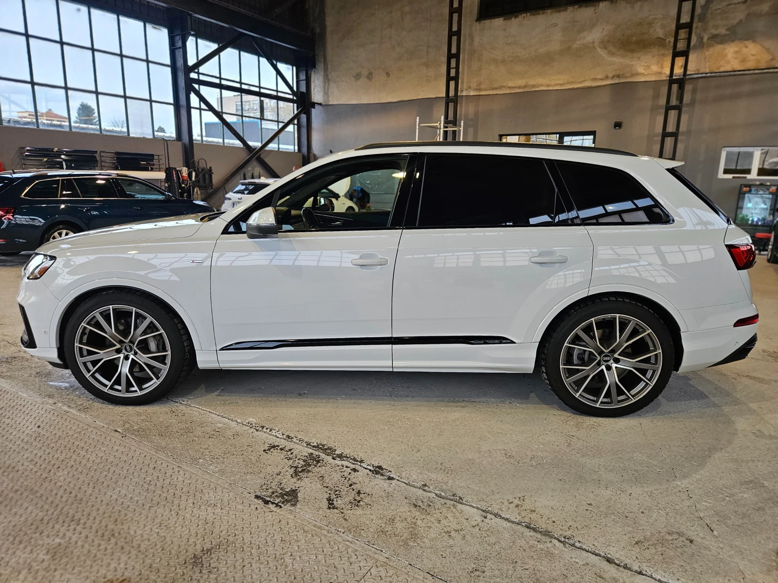Audi Q7 Technik 69 Хил. Км - изображение 4
