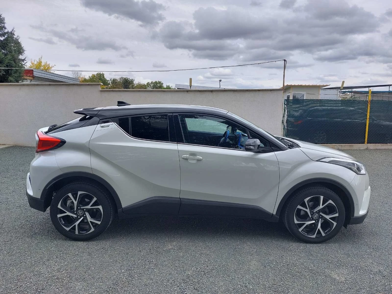 Toyota C-HR 1.6, 4x4, автоматик - изображение 2