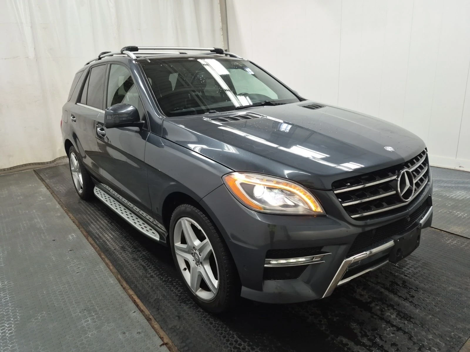 Mercedes-Benz ML 350 Bluetec 4MATIC | AMG | AIRMATIC | Панорама | FULL, снимка 3 - Автомобили и джипове - 54412613