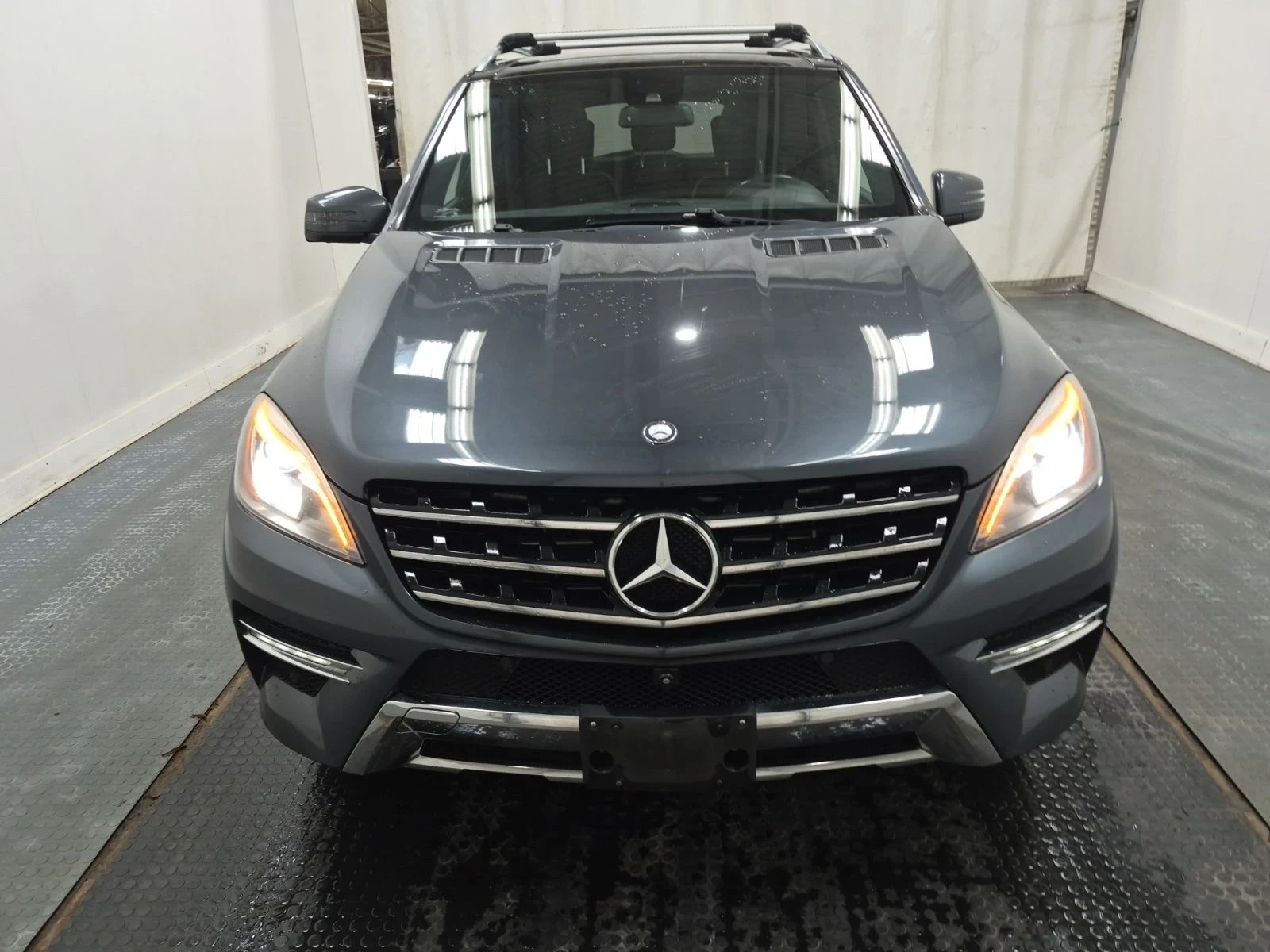 Mercedes-Benz ML 350 Bluetec 4MATIC | AMG | AIRMATIC | Панорама | FULL, снимка 2 - Автомобили и джипове - 54412613