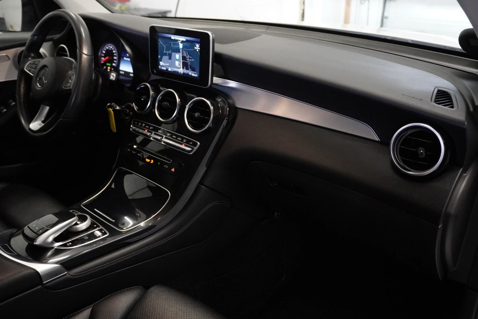 Mercedes-Benz GLC 250 AMG PACK SERVICE BOOK, снимка 11 - Автомобили и джипове - 54495746