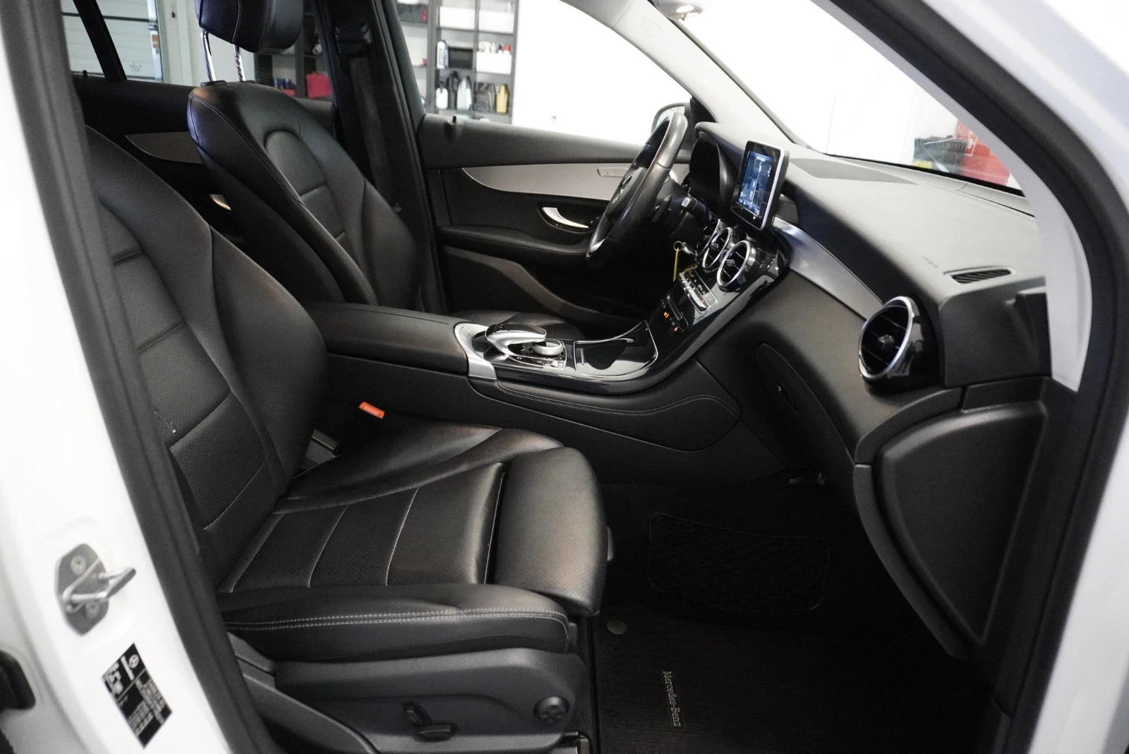 Mercedes-Benz GLC 250 AMG PACK SERVICE BOOK, снимка 13 - Автомобили и джипове - 54495746