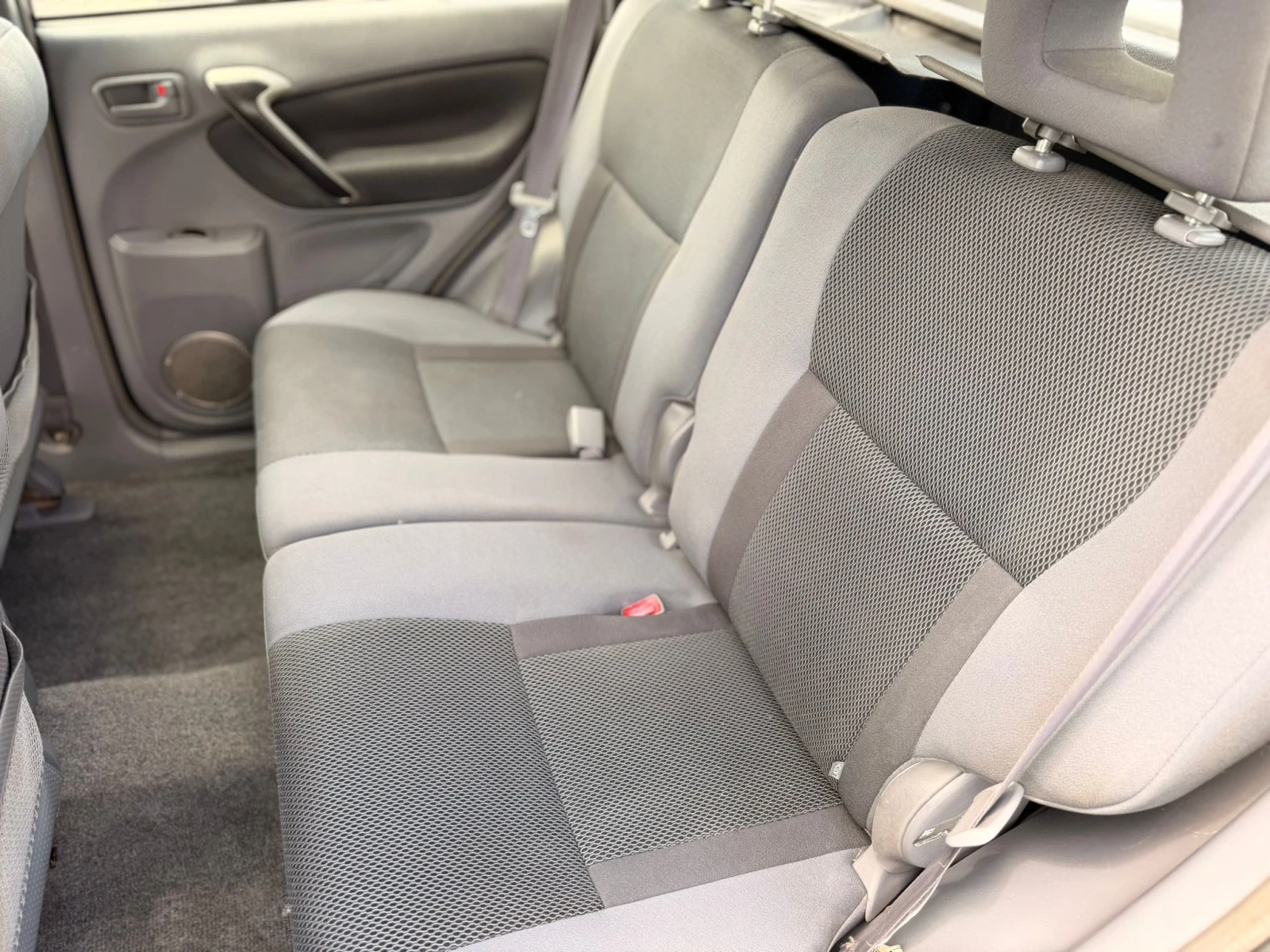 Toyota Rav4 2.0D-4D 4x4 , снимка 9 - Автомобили и джипове - 54830168