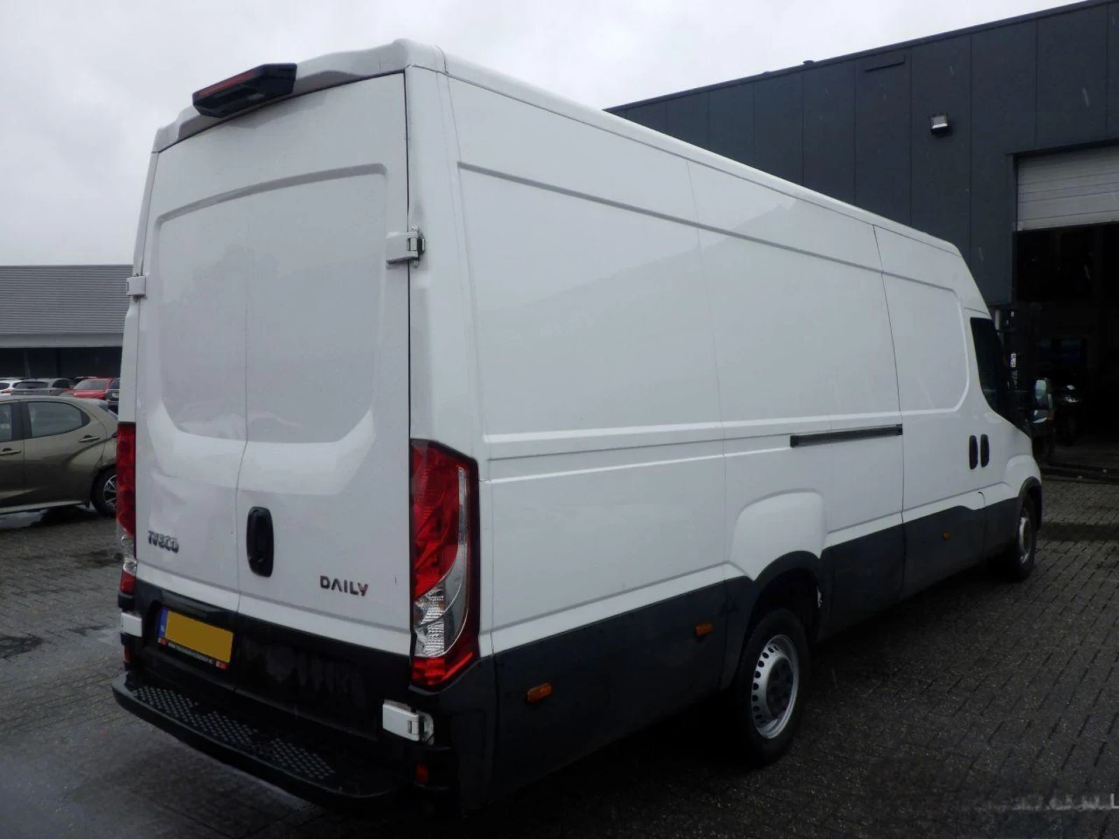 Iveco Daily 3.0 179k.c. 8G Himatic , снимка 3 - Бусове и автобуси - 53829437