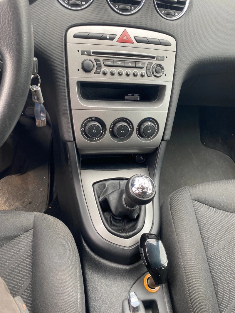 Peugeot 308 1.6HDI, снимка 9 - Автомобили и джипове - 44747159