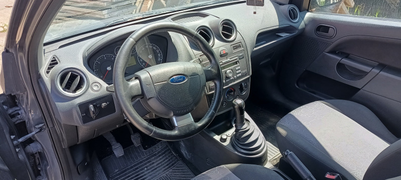 Ford Fiesta, снимка 5 - Автомобили и джипове - 46036690