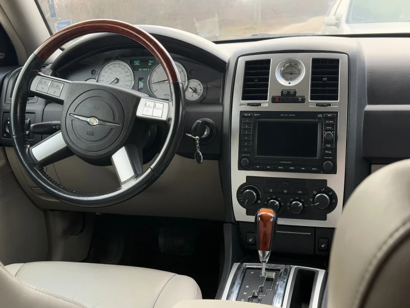 Chrysler 300c V8 5.7 HEMI AWD, снимка 5 - Автомобили и джипове - 48444912