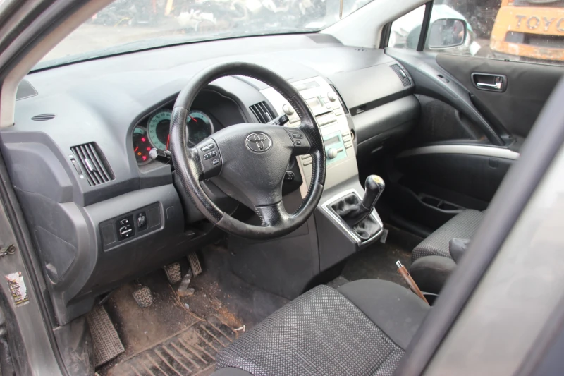 Toyota Corolla verso 2.0 D-4D  177 кс.  - САМО НА ЧАСТИ , снимка 9 - Автомобили и джипове - 49259288