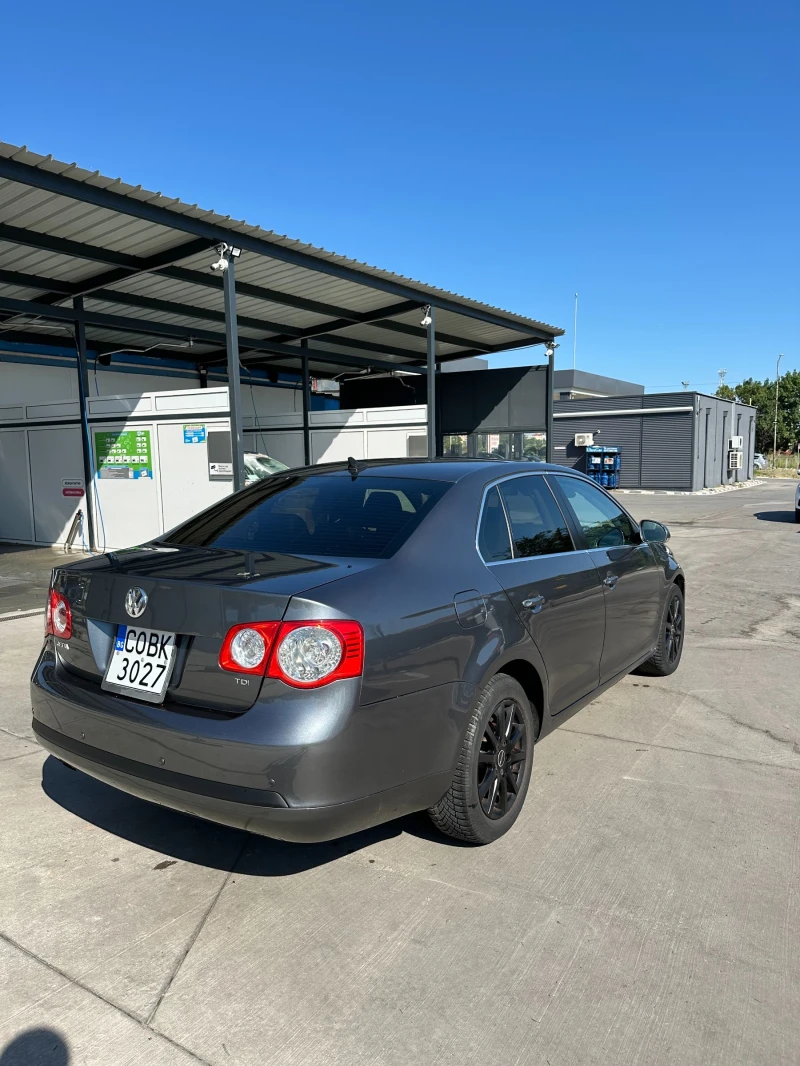 VW Jetta, снимка 2 - Автомобили и джипове - 51222539