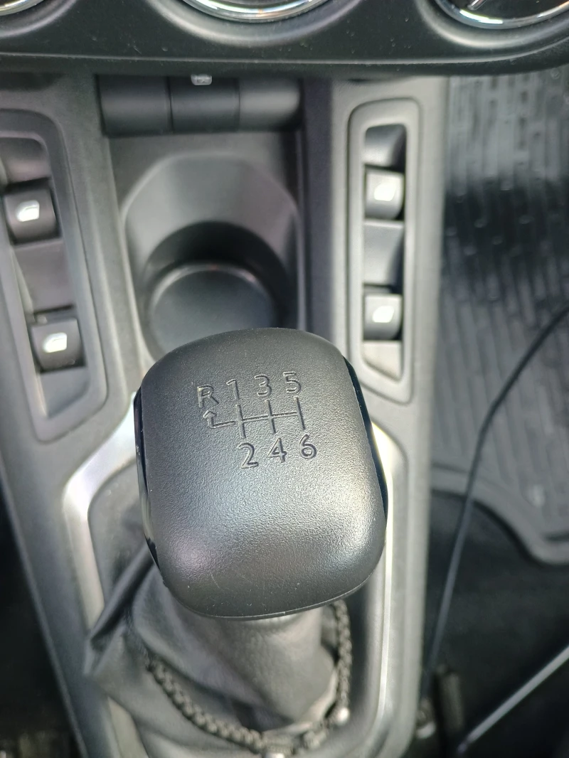 Peugeot 301 Allure, снимка 8 - Автомобили и джипове - 51606948