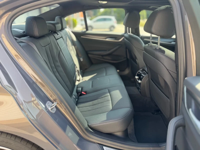 BMW 530 M/xDRIVE/286HP/IDIVIDUAL/LED/CAM/HI-FI/DIGITA/728v, снимка 13 - Автомобили и джипове - 51919958