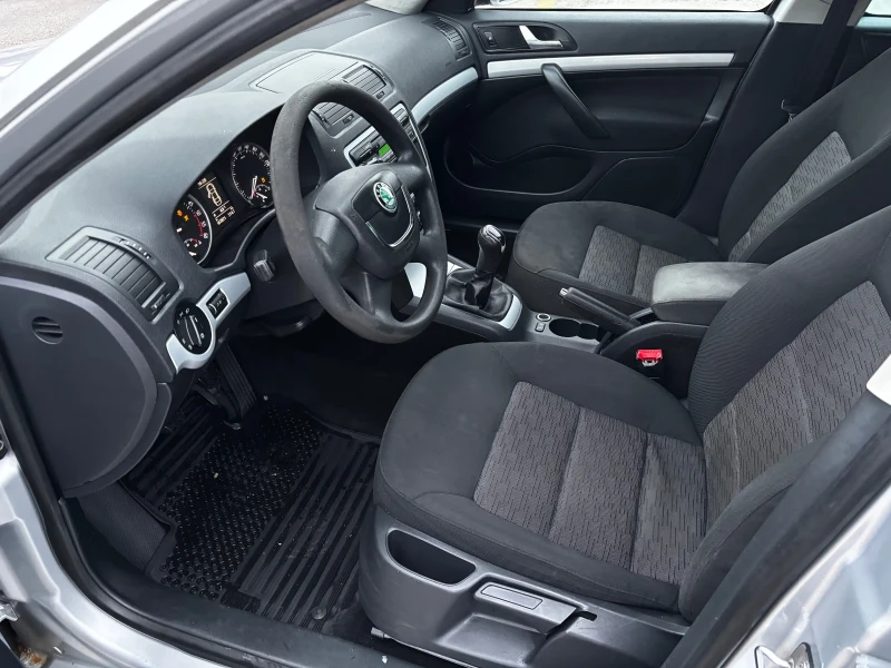 Skoda Octavia 1.6TDI, снимка 9 - Автомобили и джипове - 52876648