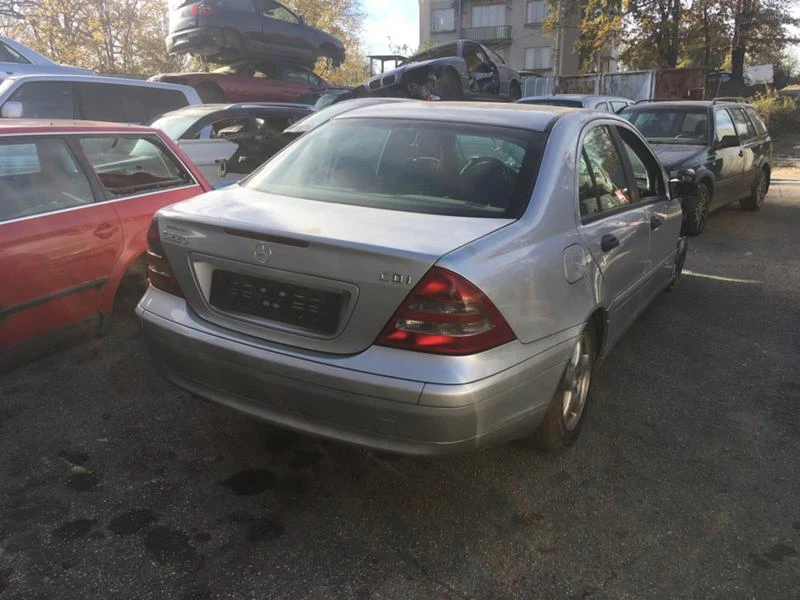 Mercedes-Benz C 220, снимка 3 - Автомобили и джипове - 23210956