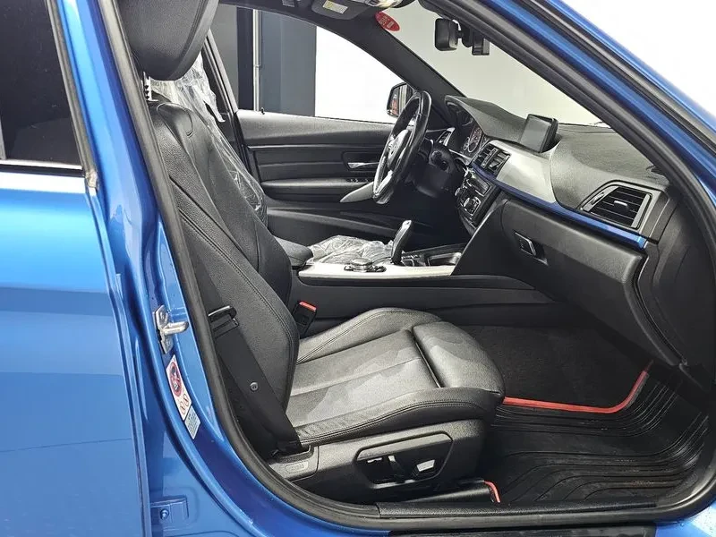 BMW 320 D Touring M Performance Edition, снимка 11 - Автомобили и джипове - 56161980