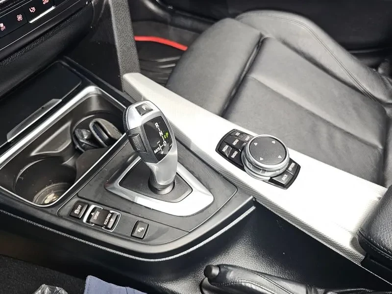 BMW 320 D Touring M Performance Edition, снимка 9 - Автомобили и джипове - 56161980