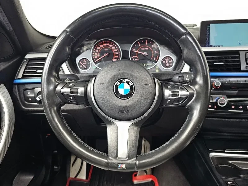 BMW 320 D Touring M Performance Edition, снимка 13 - Автомобили и джипове - 56161980