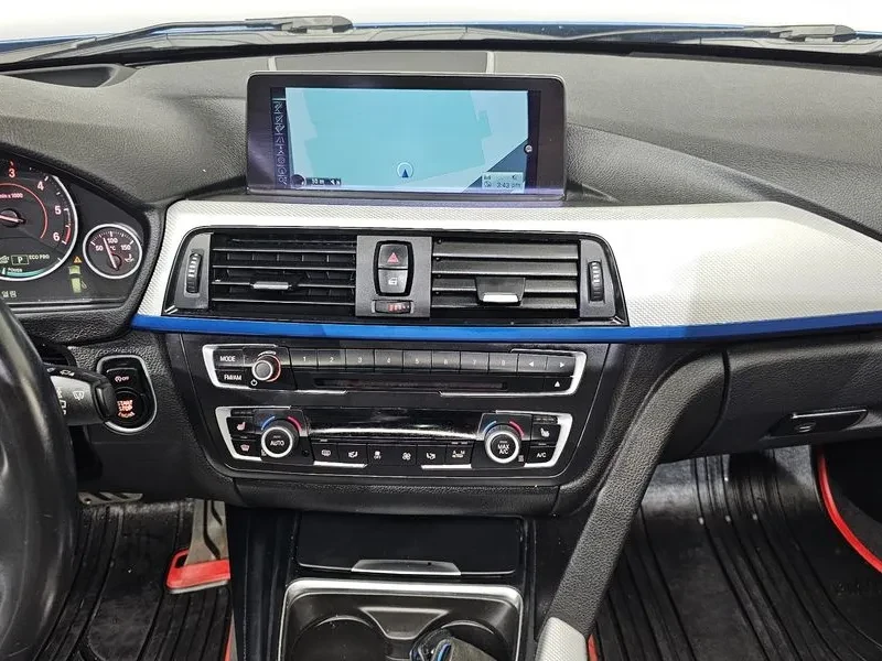 BMW 320 D Touring M Performance Edition, снимка 15 - Автомобили и джипове - 56161980
