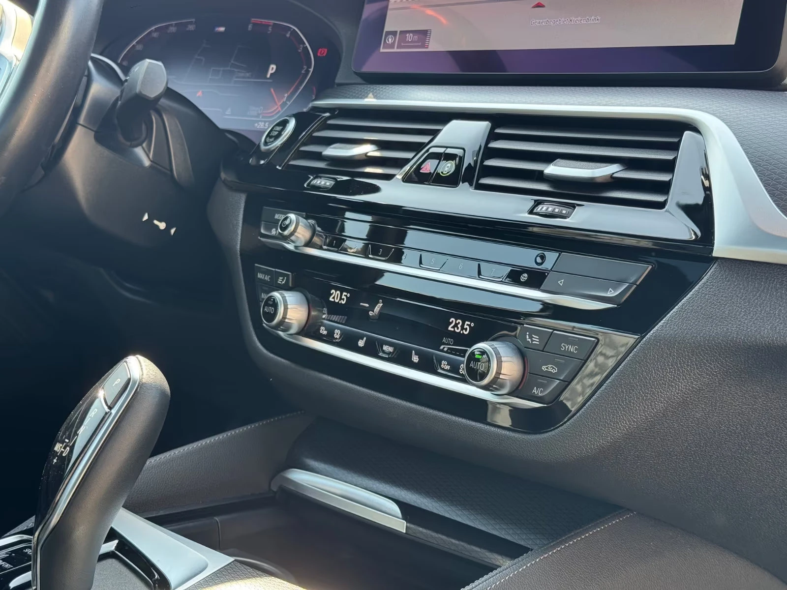 BMW 530 M/xDRIVE/286HP/IDIVIDUAL/LED/CAM/HI-FI/DIGITA/728v | Mobile.bg   14