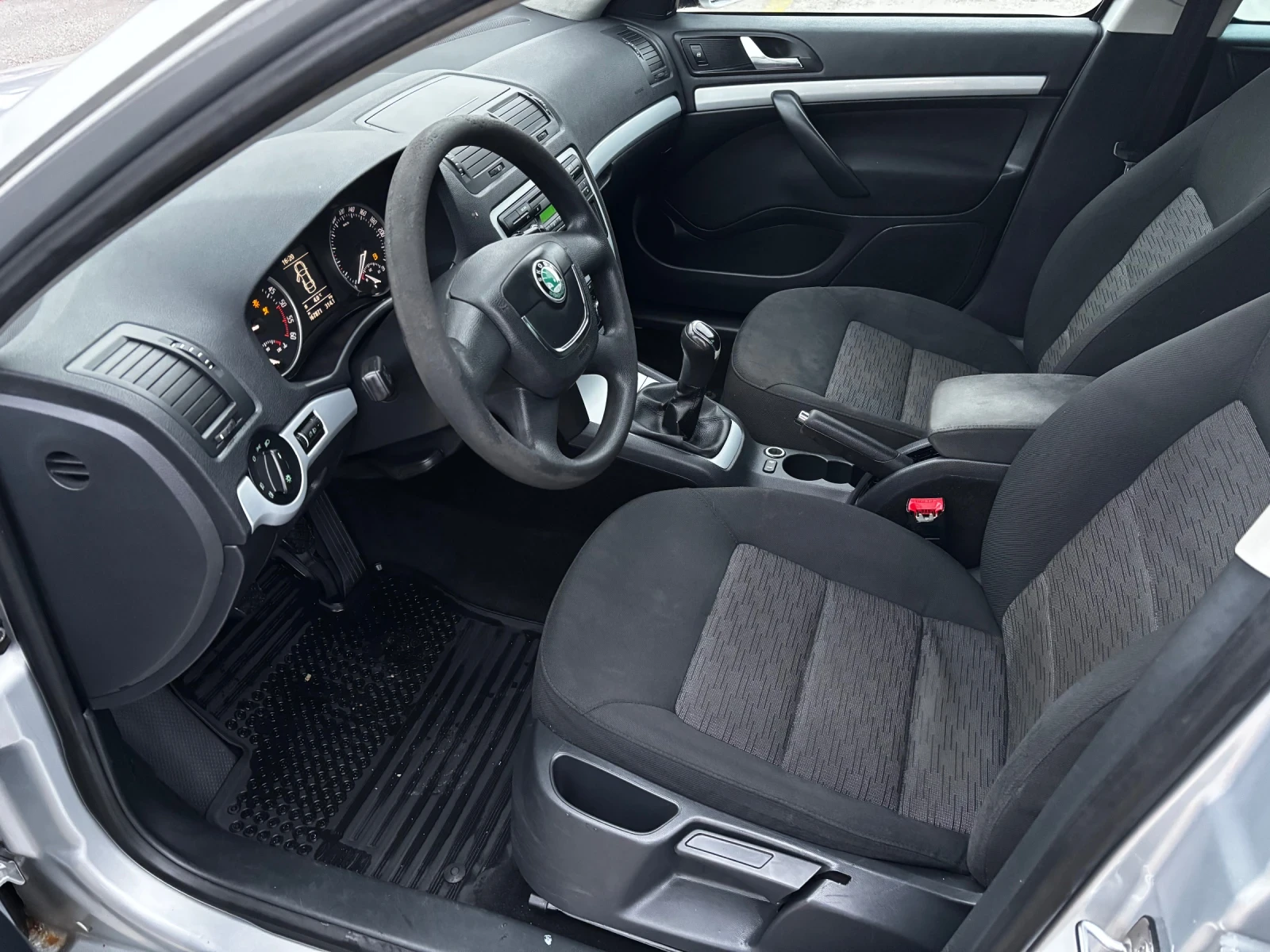 Skoda Octavia 1.6TDI | Mobile.bg � ����������� 9