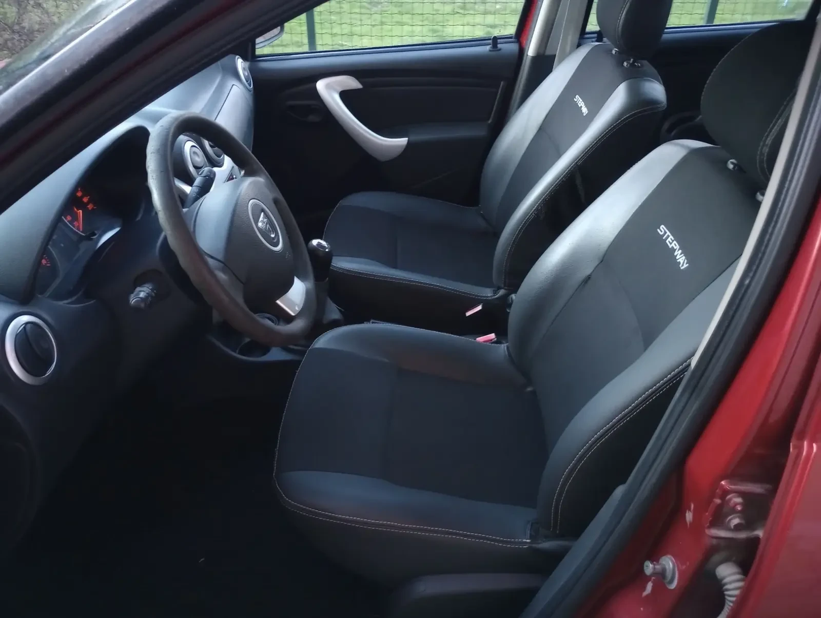 Dacia Sandero 1.5DCI STEPWAY euro 5B, снимка 7 - Автомобили и джипове - 54133376