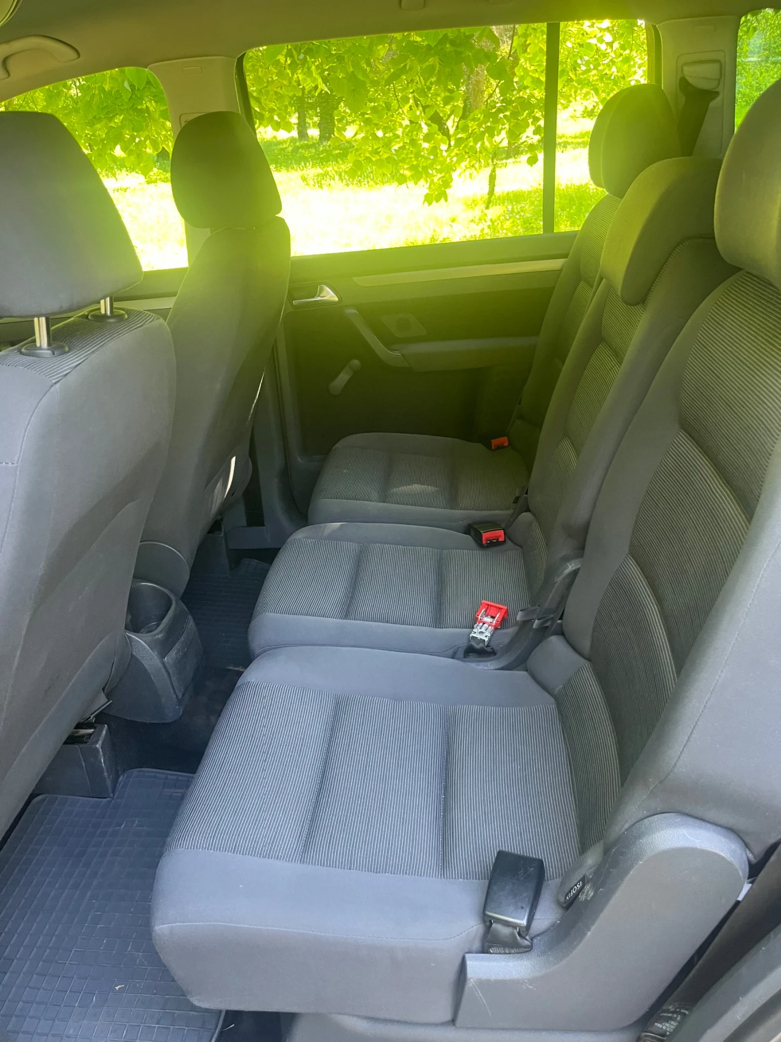VW Touran 1.9-105к., снимка 8 - Автомобили и джипове - 54501600