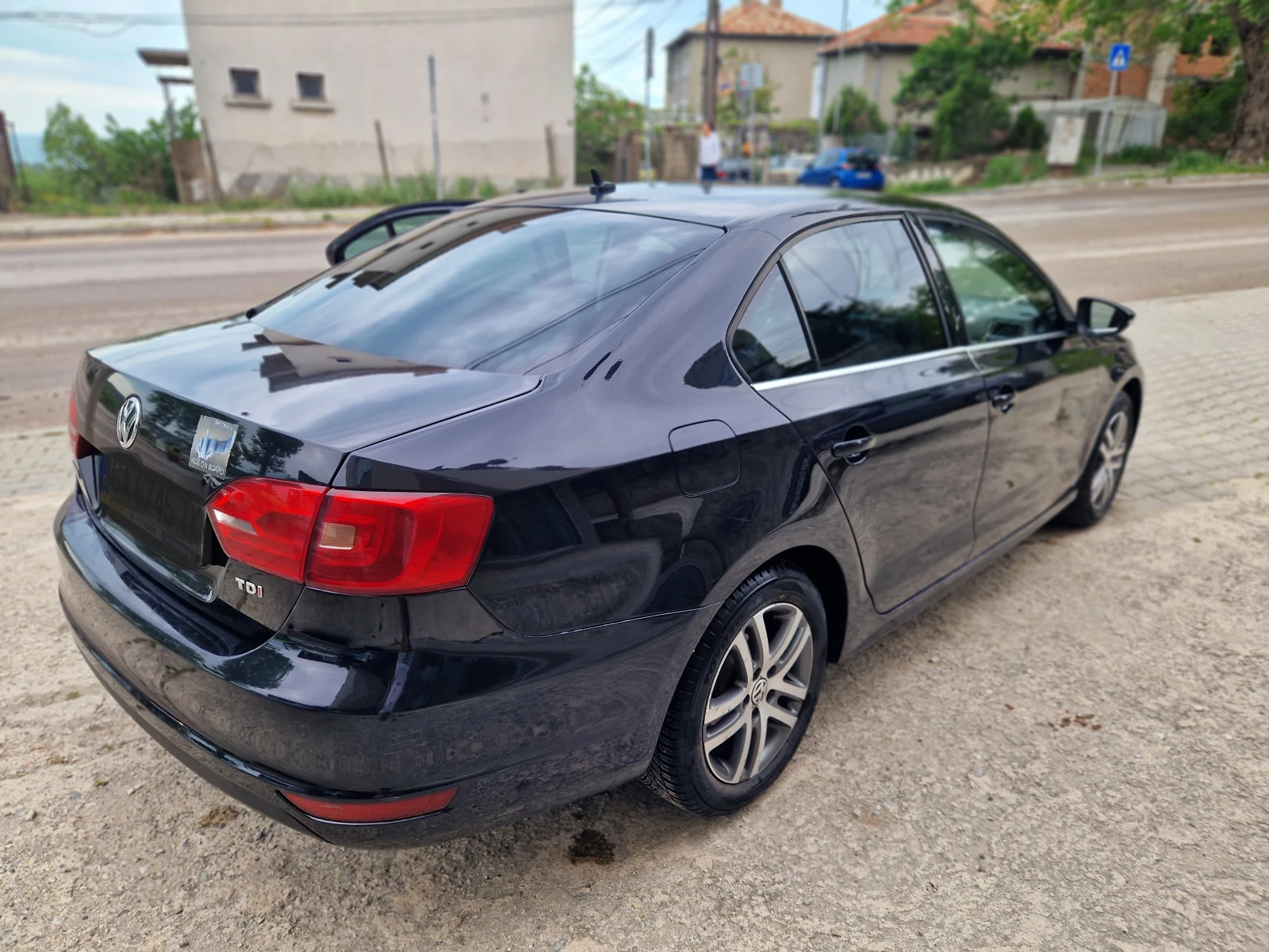 VW Jetta 1.6TDI Highline, снимка 3 - Автомобили и джипове - 54746810