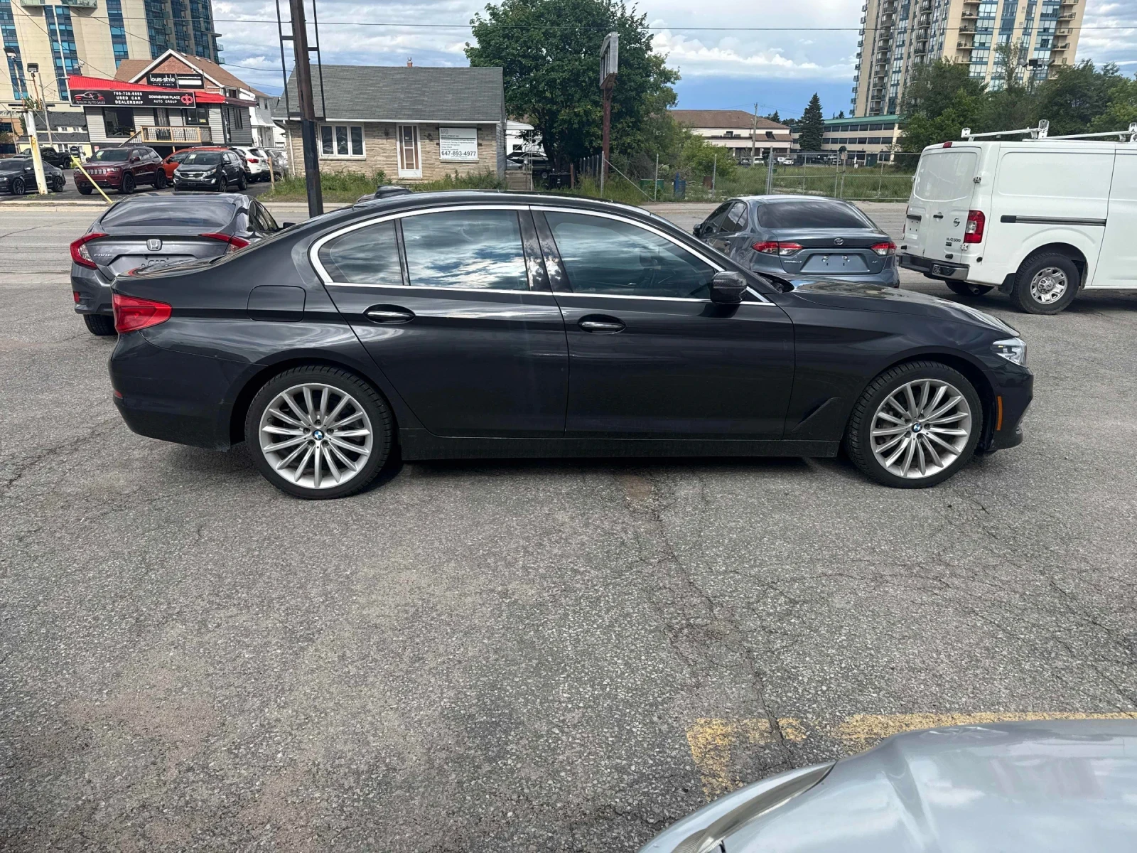 BMW 530 * хDrive* HUD* Harman Kardon* CARFAX, снимка 3 - Автомобили и джипове - 55068723