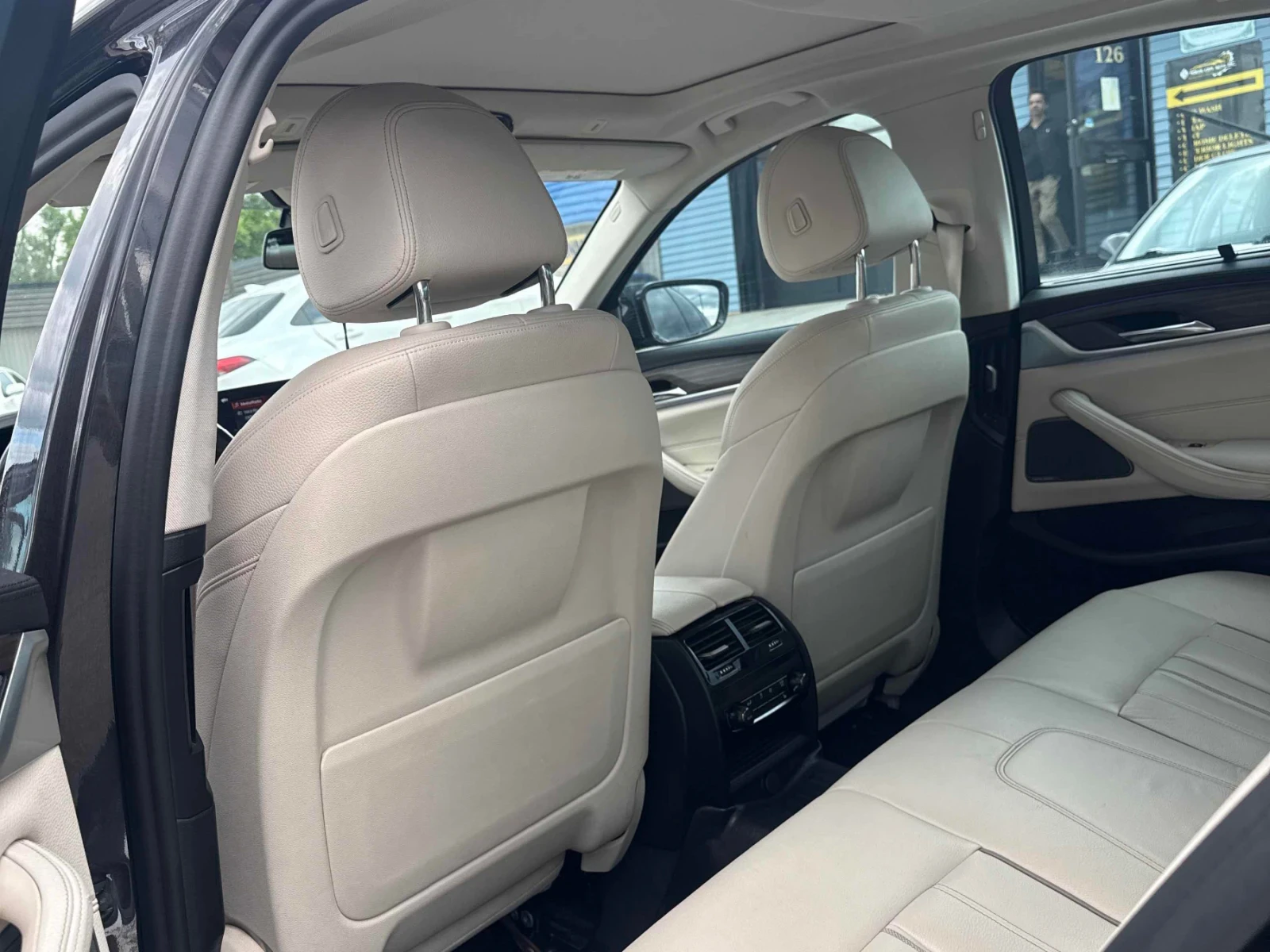BMW 530 * хDrive* HUD* Harman Kardon* CARFAX, снимка 11 - Автомобили и джипове - 55068723