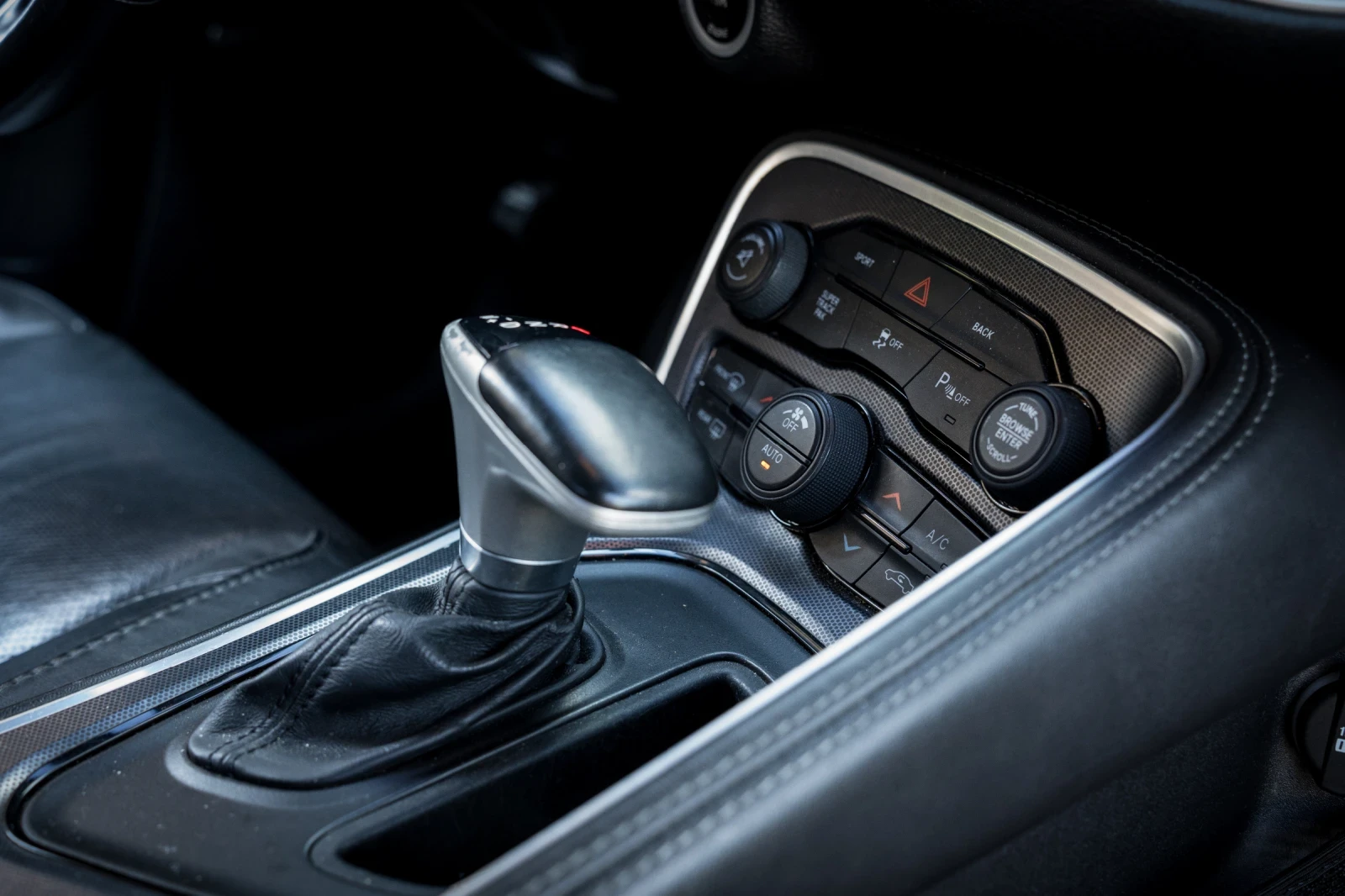 Dodge Challenger, снимка 10 - Автомобили и джипове - 55286491